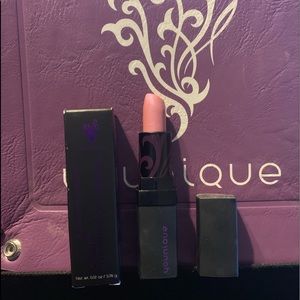 Younique lipstick sitting pretty, new in box,